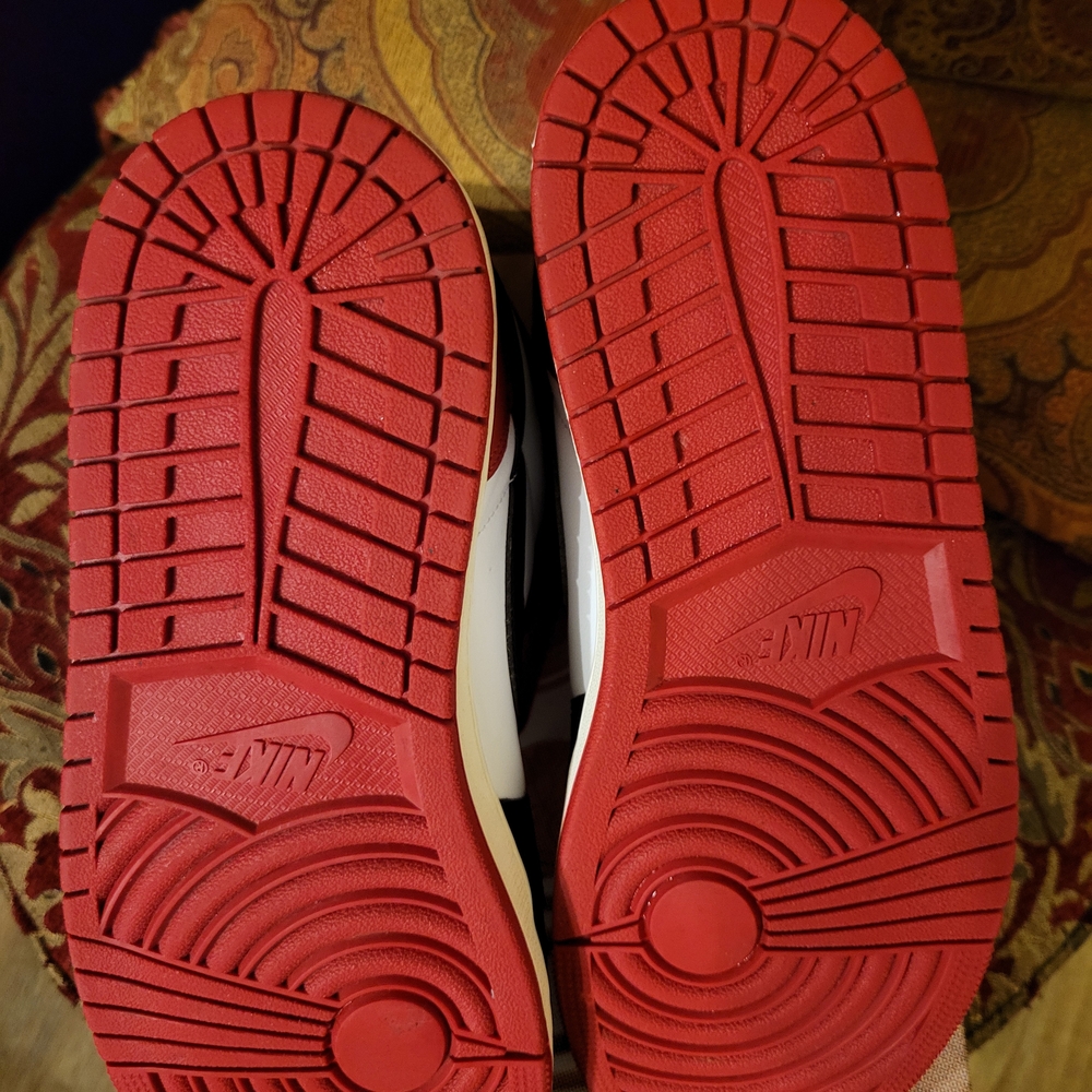 Nike Air Jordan 1 Retro High OG Sneakers - Picture 4 of 5